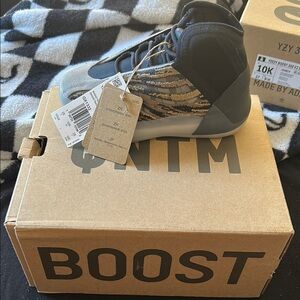 Adidas Yeezy Qntm Black and Gray Sneakers with Sleek Design